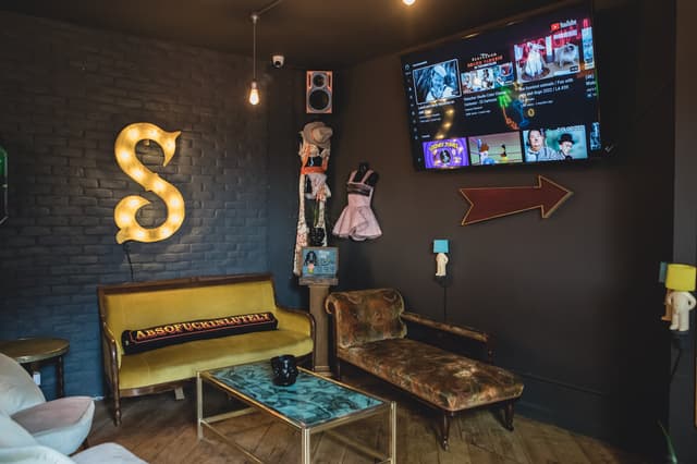 The Mockingbird Cinema and Sobremesa Bar