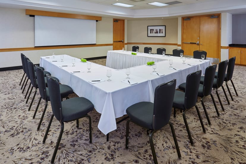 Hyatt Regency Toronto Studio B U-shaped meeting room for workshops and strategic planning.