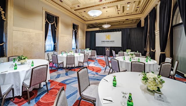 One King West Hotel & Residence