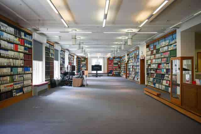 Spacious Wheatley Room library for meetings and workshops at 1 Wimpole Street.