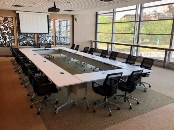 Modern conference room in Presidents Lounge, Montréal, ideal for corporate events and meetings.