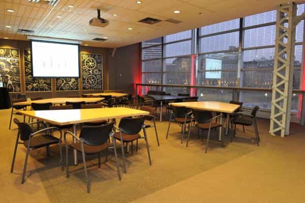 Presidents Lounge in Old Port, Montréal: versatile meeting space for workshops and corporate events.