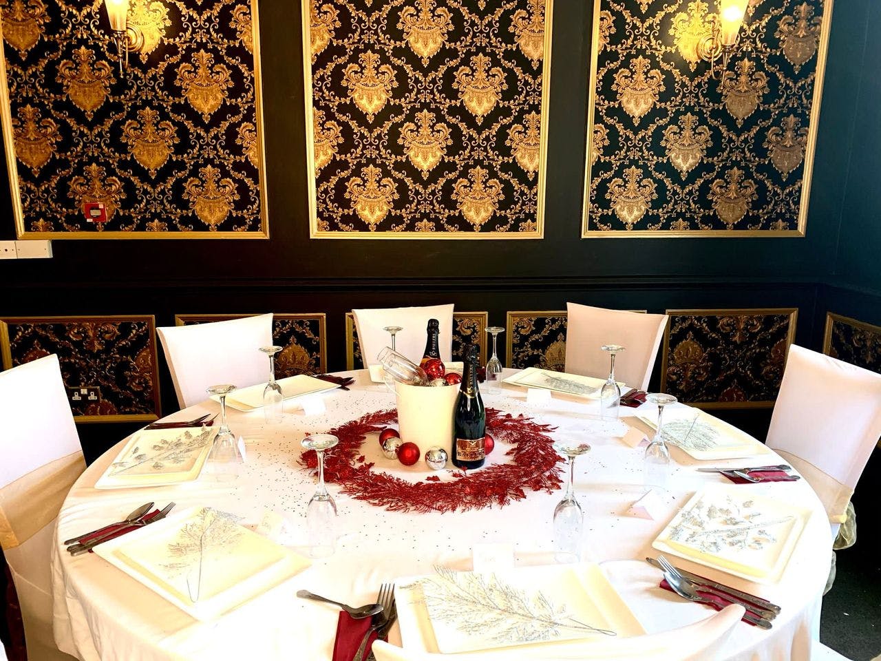 Elegant round table with gold accents for weddings and corporate dinners at The Garrison Tavern.