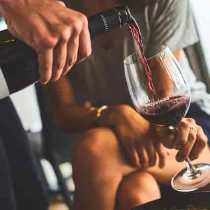 Elegant wine service on Barcelona 14th Street for networking at receptions and gatherings.
