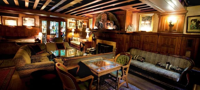 Cozy lounge in Tabard Inn Room 51, perfect for meetings and networking events.