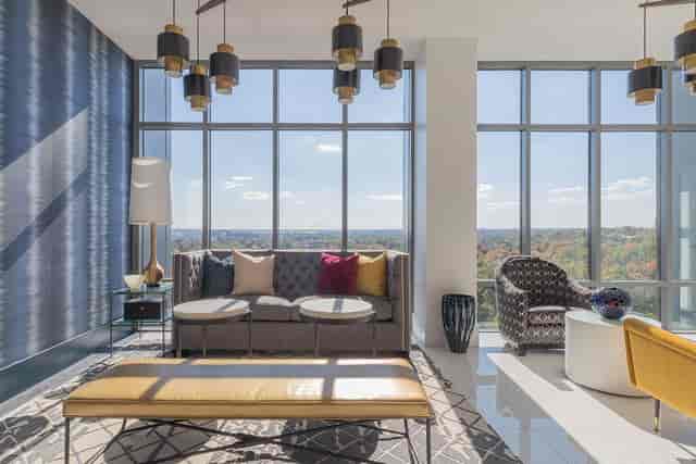 Modern lounge in DelRay Clubroom, ideal for networking events with natural light.