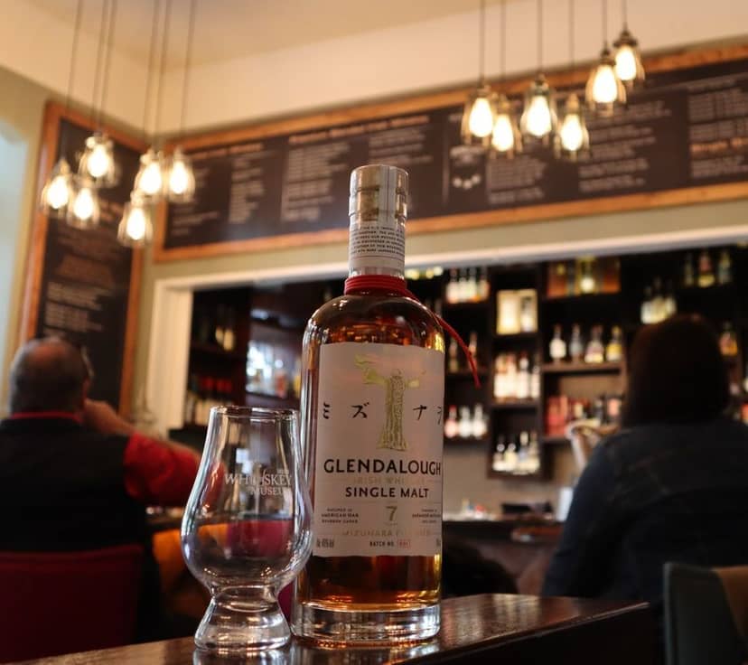 Stylish bar at Irish Whiskey Museum with Glendalough whiskey for networking events.