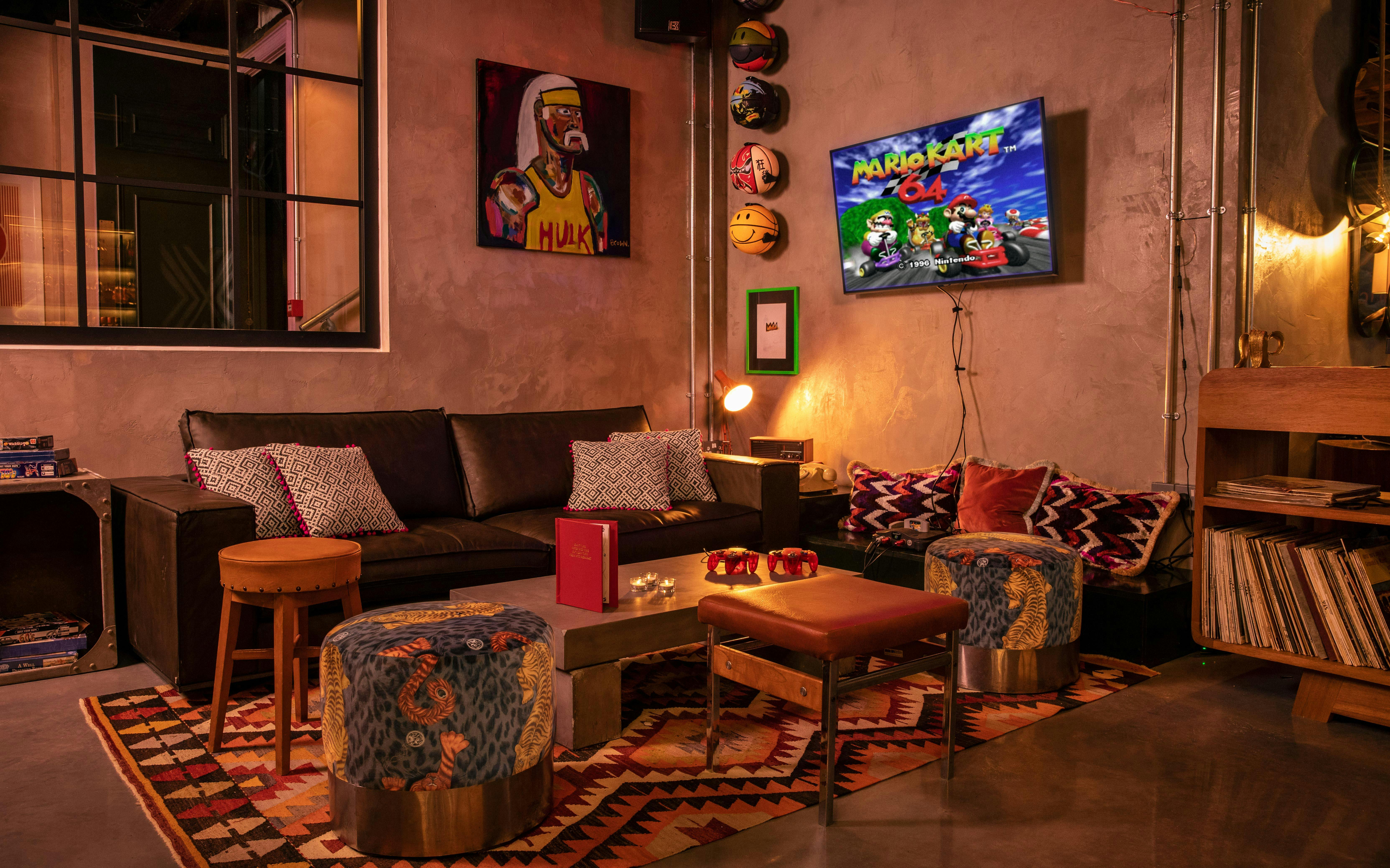 Stylish lounge in Basement Studio, ideal for networking events and team-building activities.