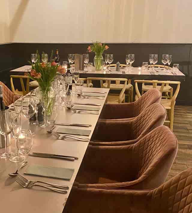 Elegant dining table at Snug SW16, perfect for intimate events and corporate dinners.