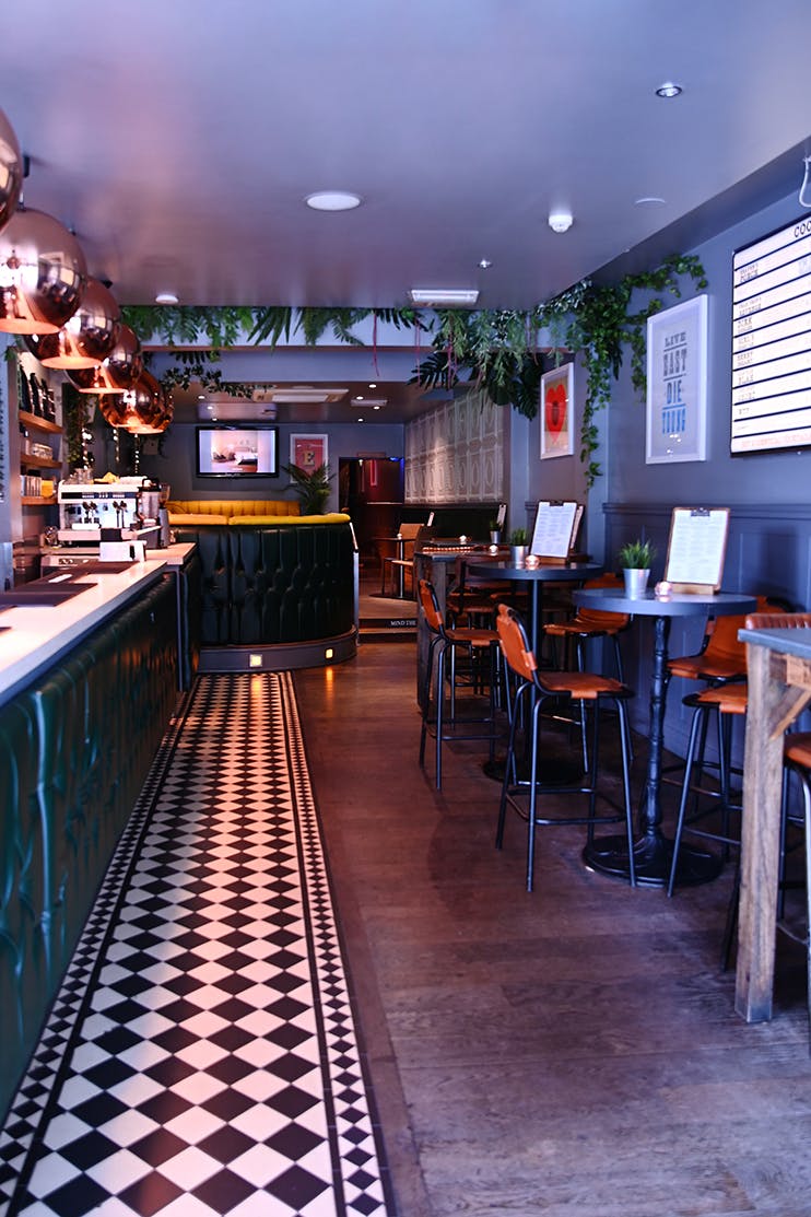 Stylish bar area in Lizard Lounge, ideal for networking events and intimate meetings.