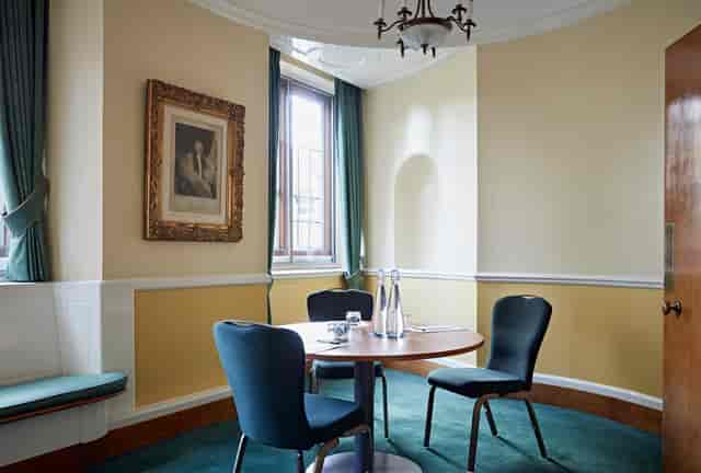 Canterbury Room: Intimate Westminster meeting venue, executive briefings.
