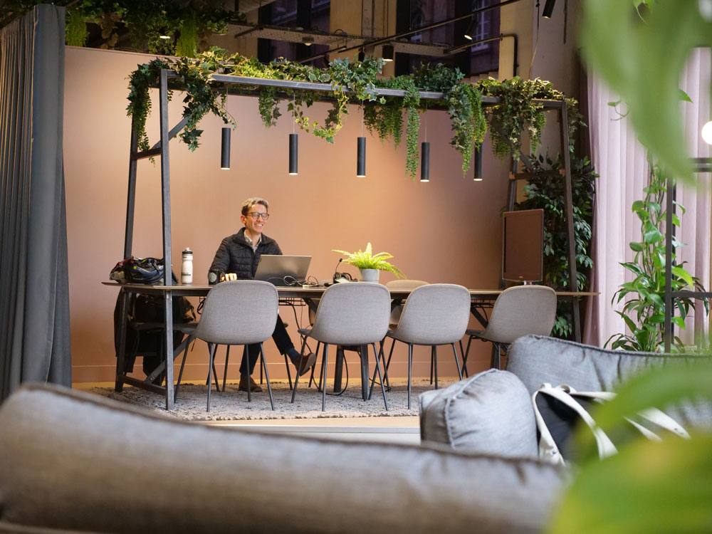 Modern meeting space with sleek table and greenery for collaborative brainstorming sessions. - Banner
