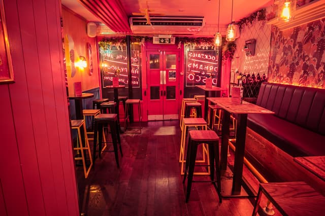 Simmons |Tottenham Court Road