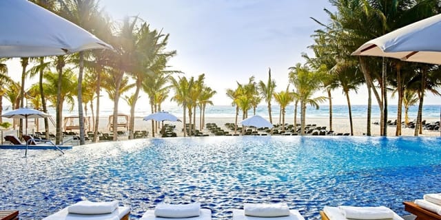Beachfront venue with infinity pool, ideal for corporate retreats and incentive trips.