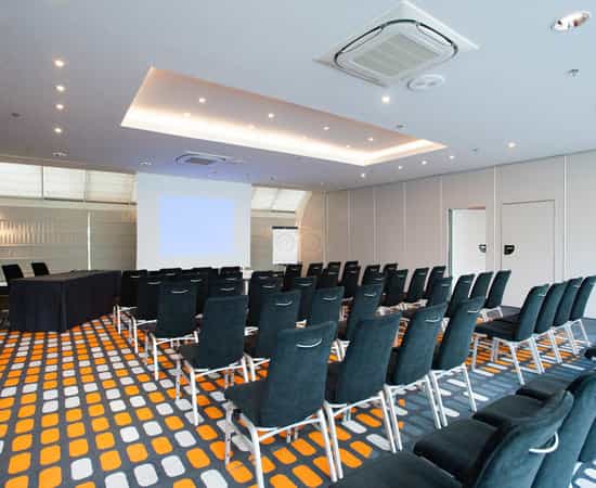 Modern meeting room in Hilton Paris La Defense, ideal for corporate events and presentations.