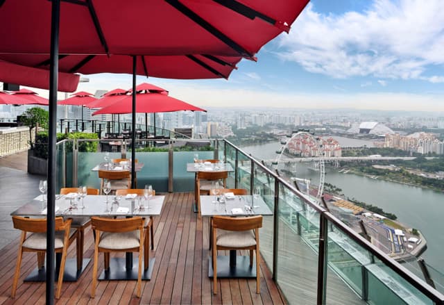 CÉ LA VI Club Lounge