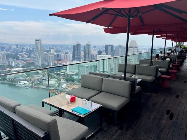 CÉ LA VI Club Lounge