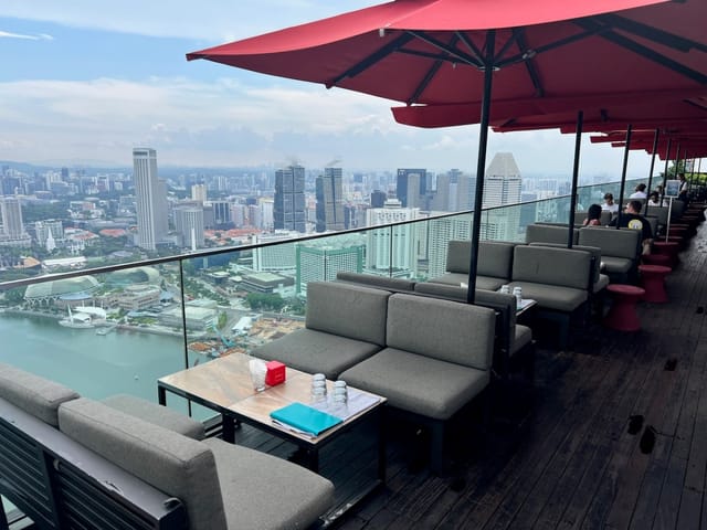 Cé La Vi SkyBar Lounge Experience at ...