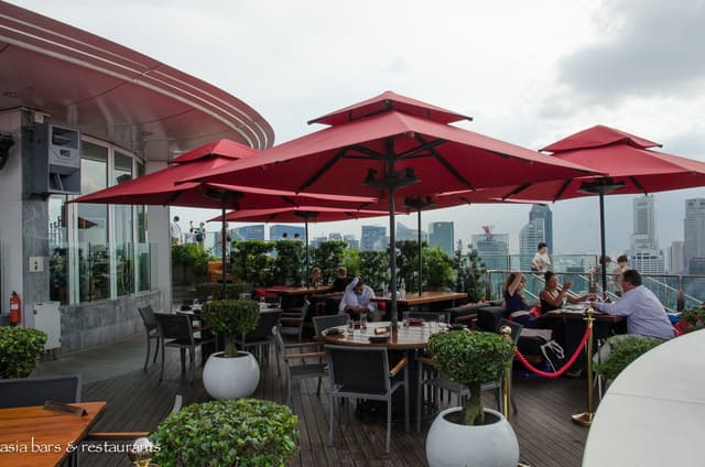 CÉ LA VI Club Lounge