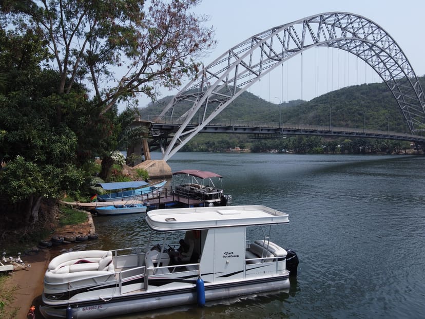 Adomi Bridge Gardens: scenic waterfront venue with lush greenery for outdoor events.