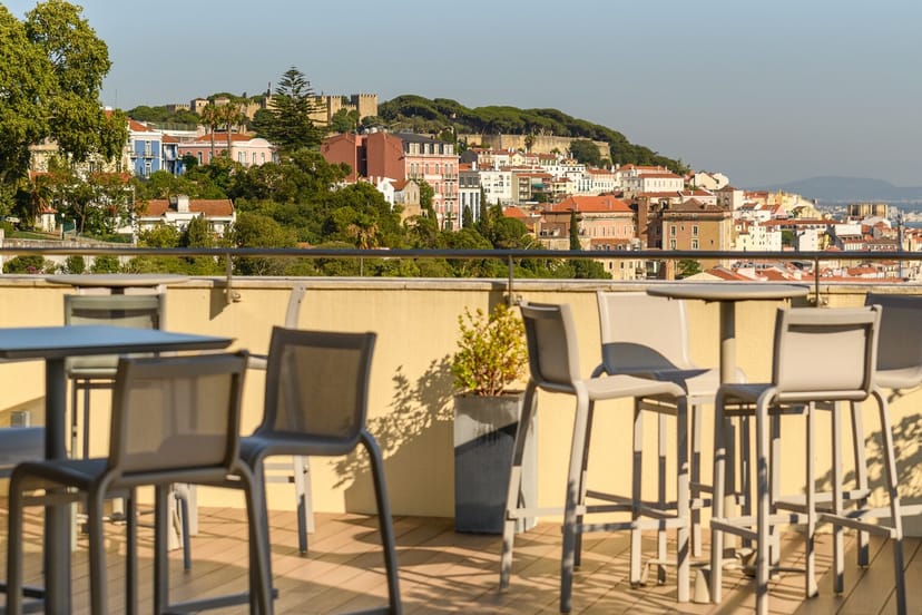 Stylish outdoor venue at NH Collection Liberdade, perfect for networking events and receptions.