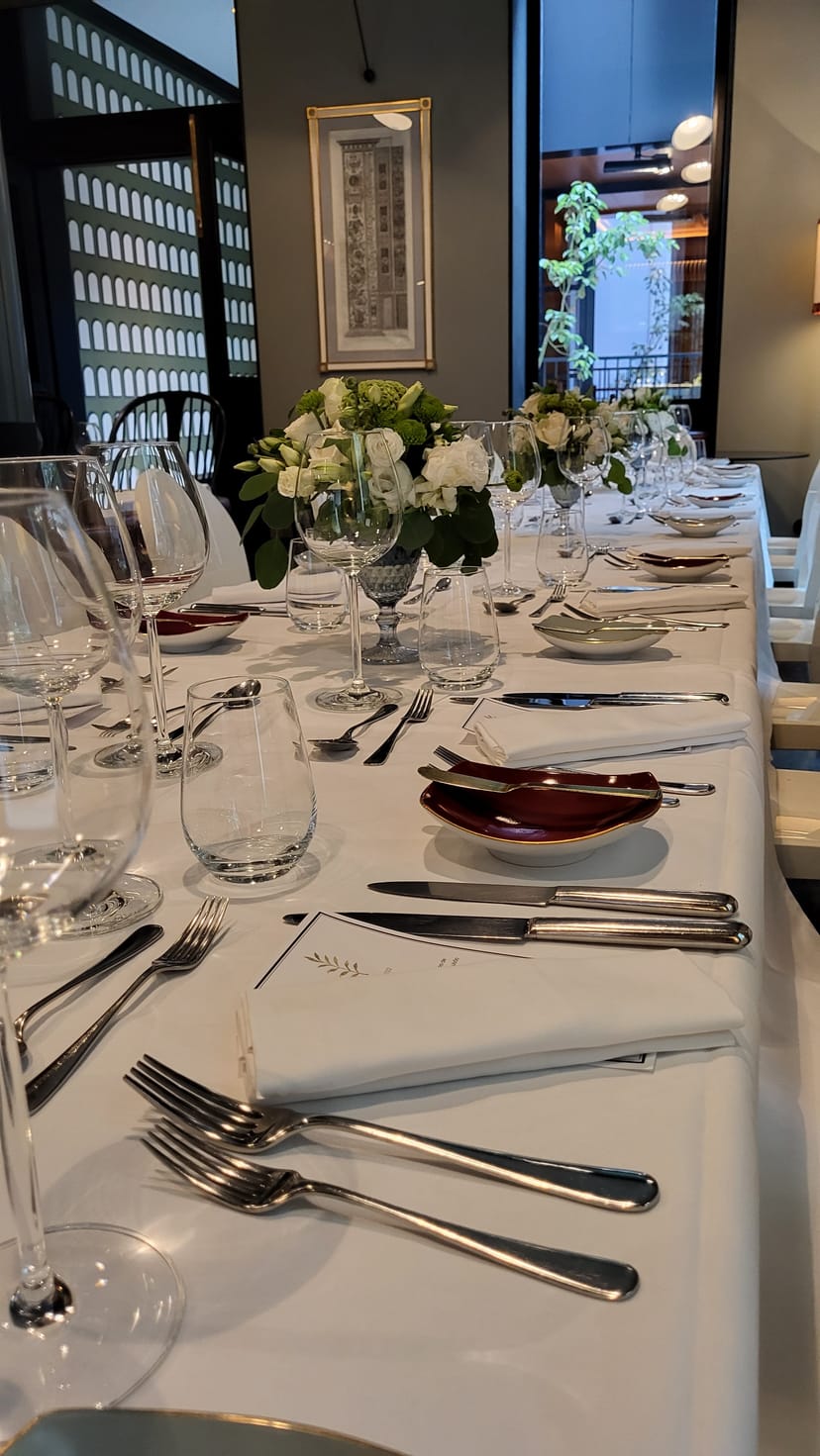 Elegant dining table at BAR, Restaurante Sítio for formal events and galas.
