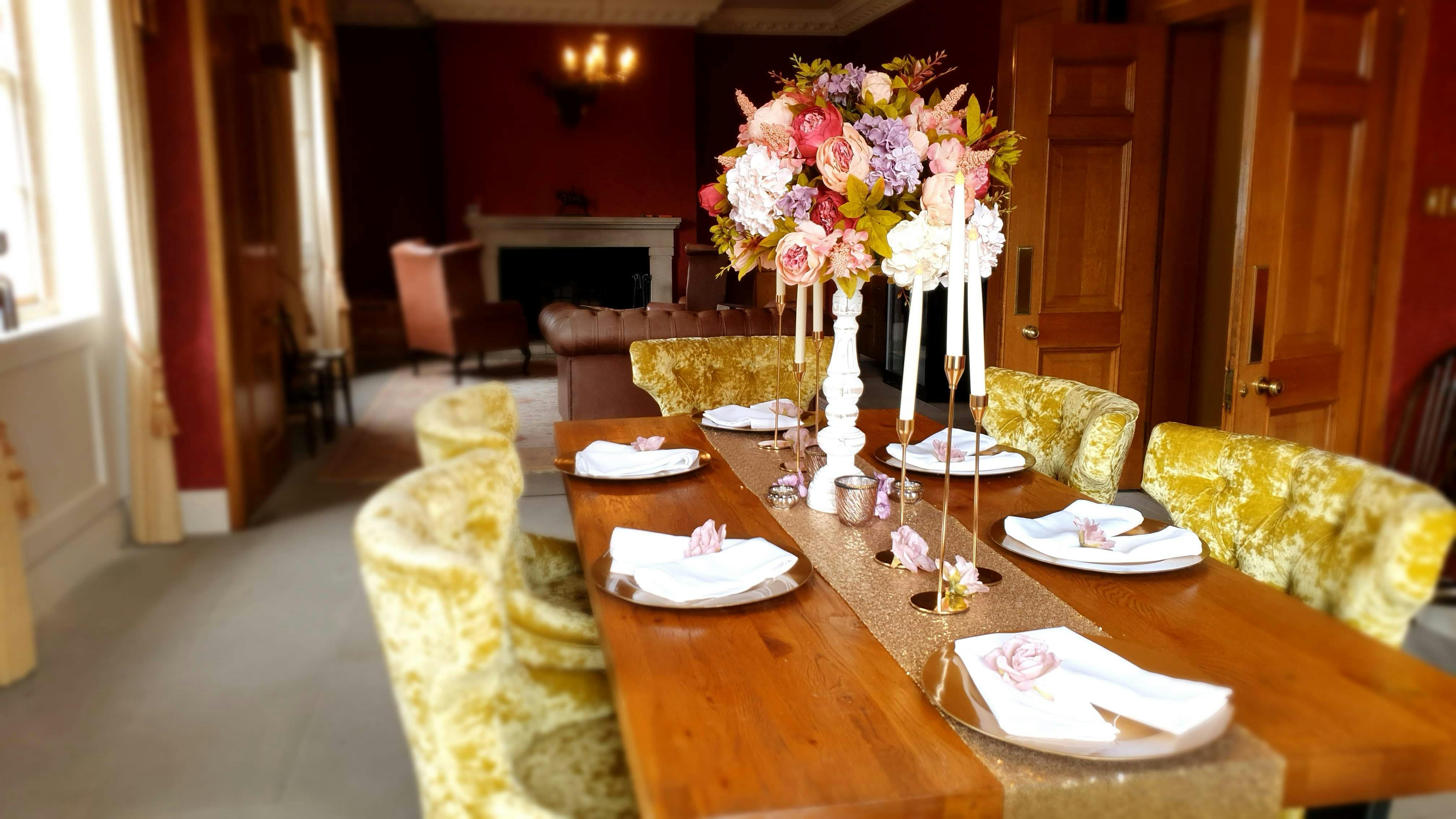 Elegant dining table with floral centerpiece in Toddington Park for upscale events.