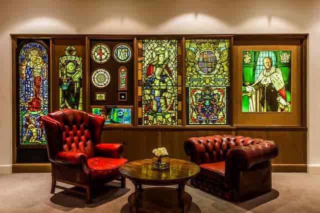 Elegant meeting space with stained glass windows at Glaziers Hall for events and networking.
