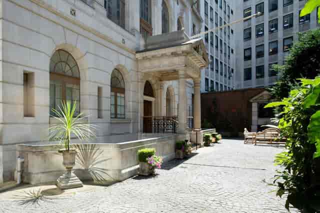 Charming outdoor venue at Saddlers’ Hall, ideal for receptions and networking events.