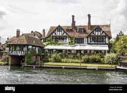Riverside Mansions