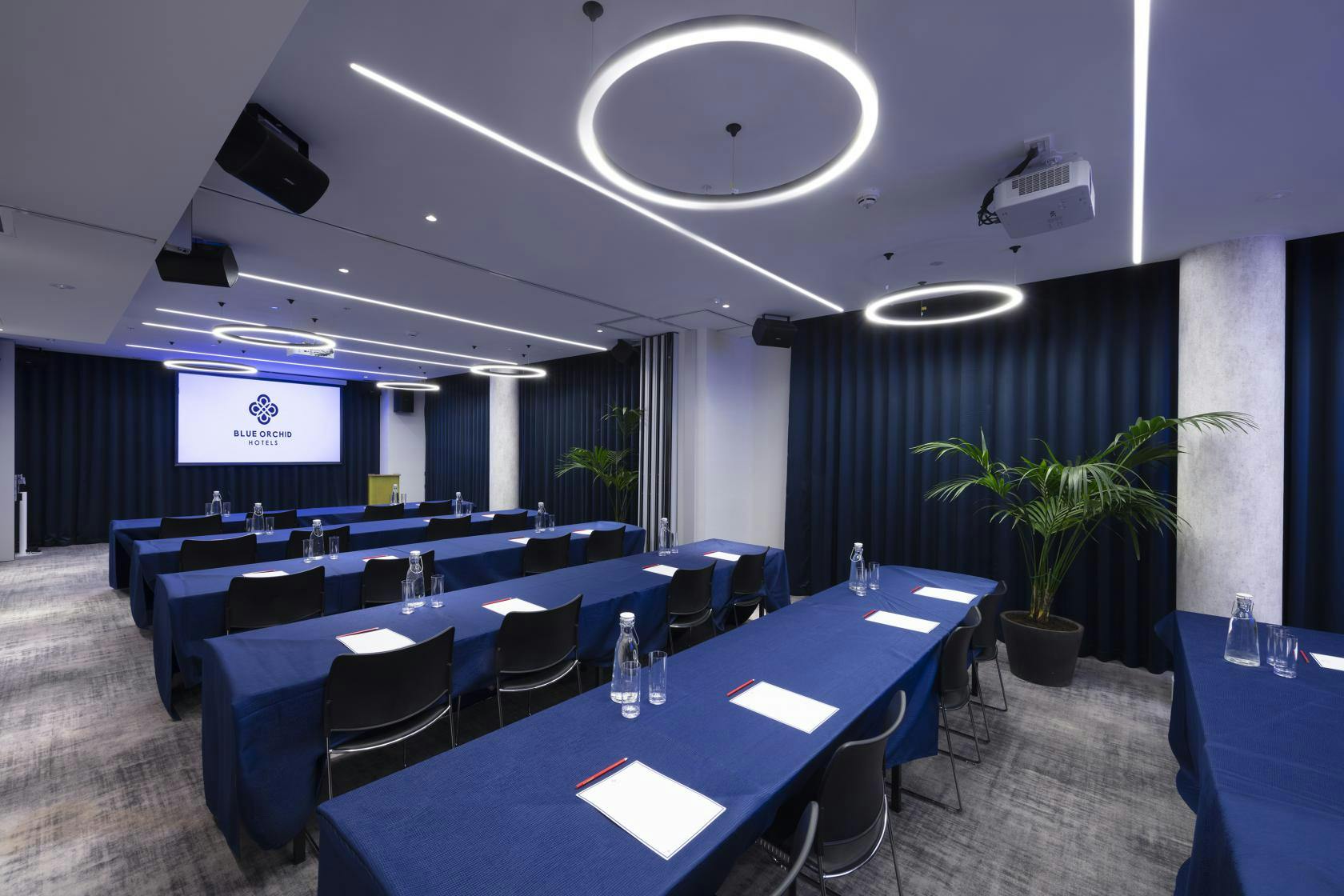 Modern meeting room in City Suite, Tower Suites; ideal for presentations and workshops.