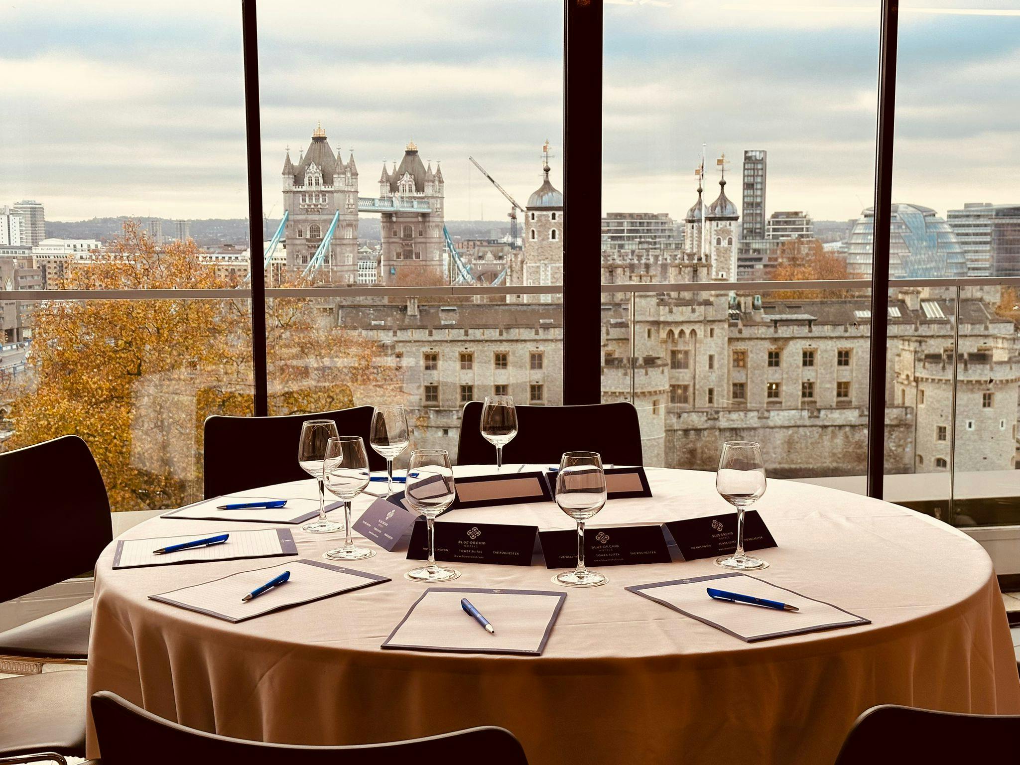 Elegant meeting space at Skyline London with round table and stunning views.