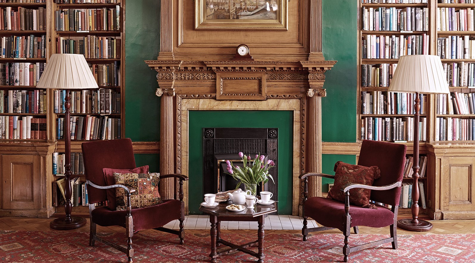 Cozy library meeting space at University Women's Club, ideal for intimate gatherings.