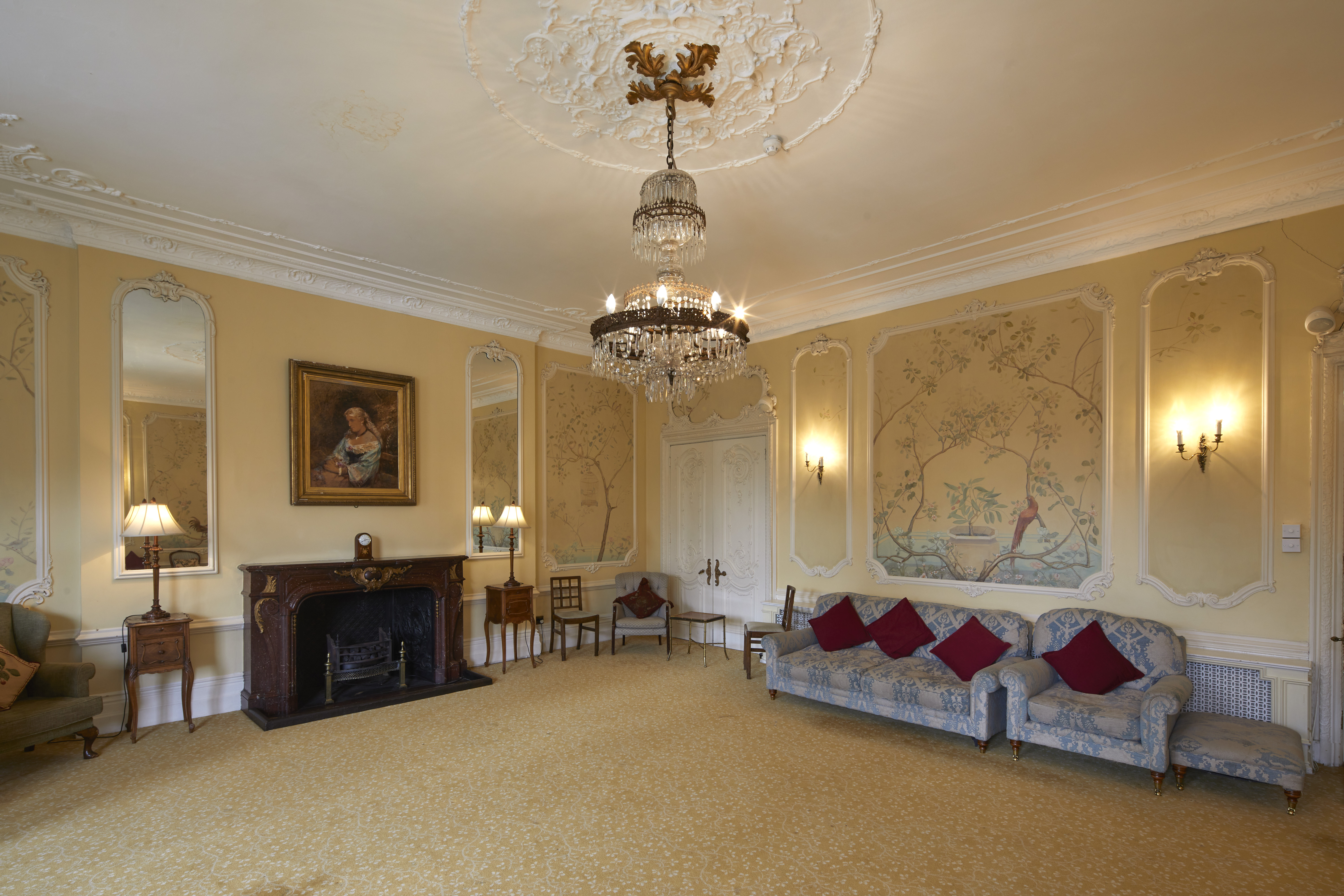 Elegant meeting space with chandelier at University Women's Club for gatherings and conferences.