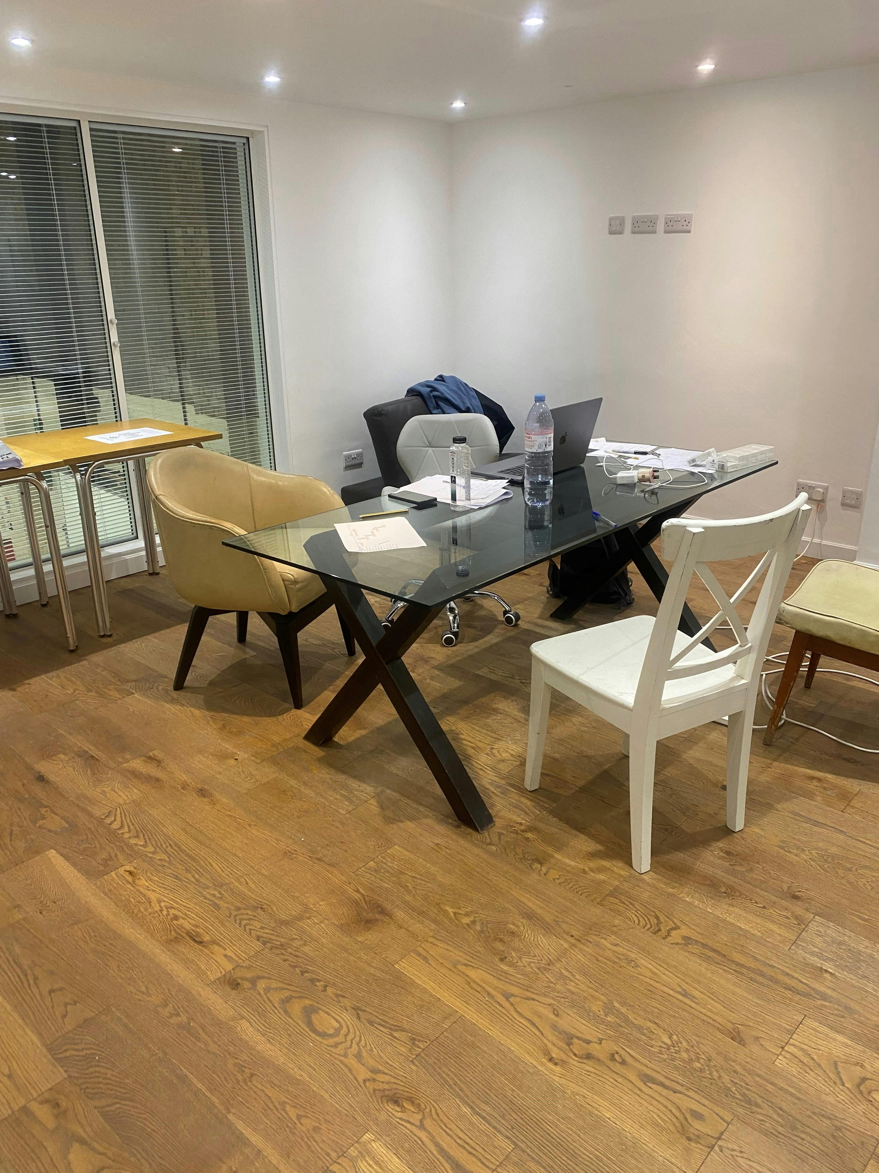 Modern meeting space with glass table, ideal for brainstorming sessions and team meetings.