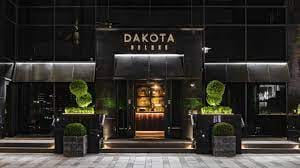 Dakota Bar: modern venue with elegant facade for upscale corporate events and meetings.