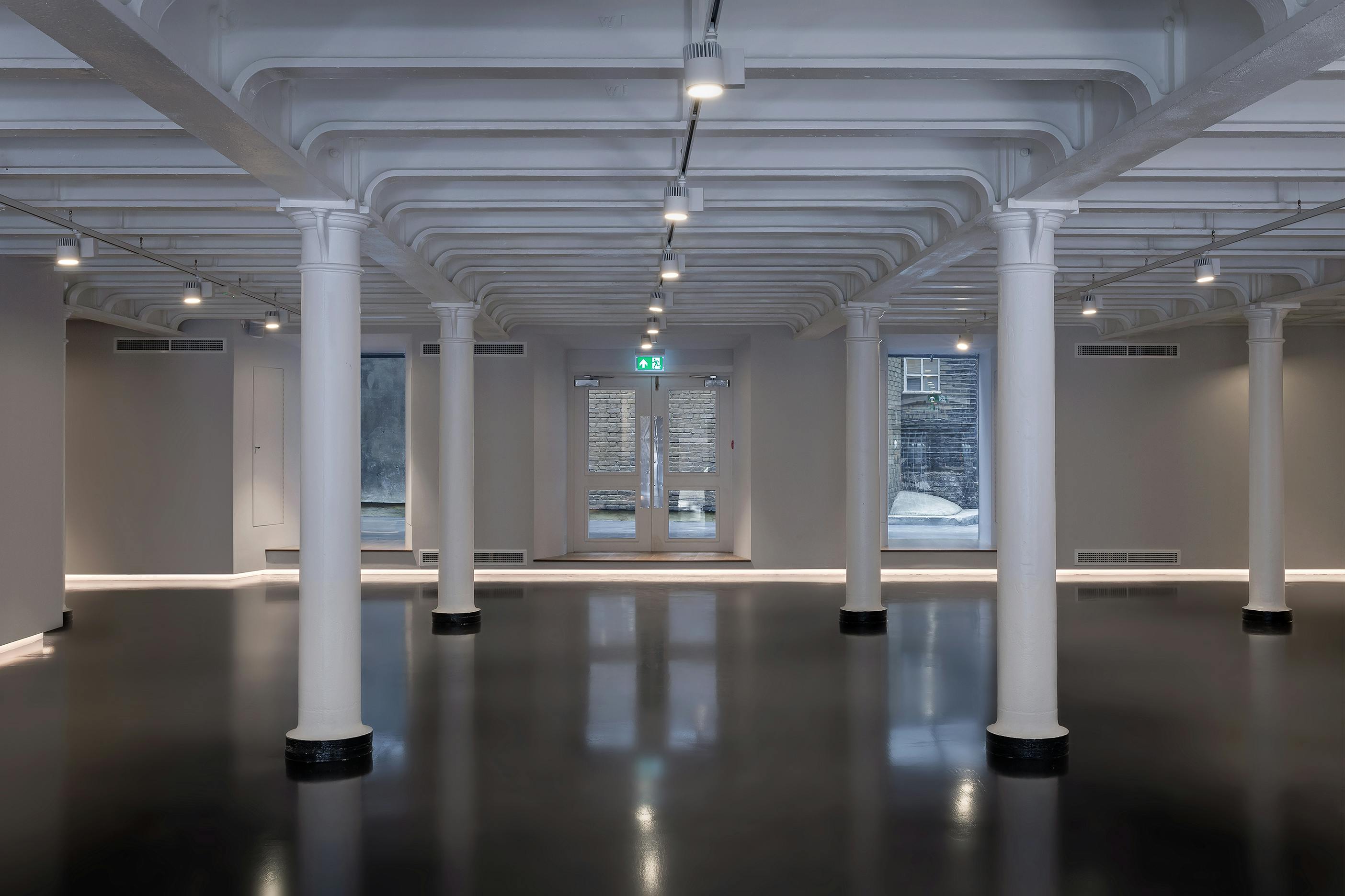 Spacious modern event venue with polished floors, ideal for corporate meetings and exhibitions.