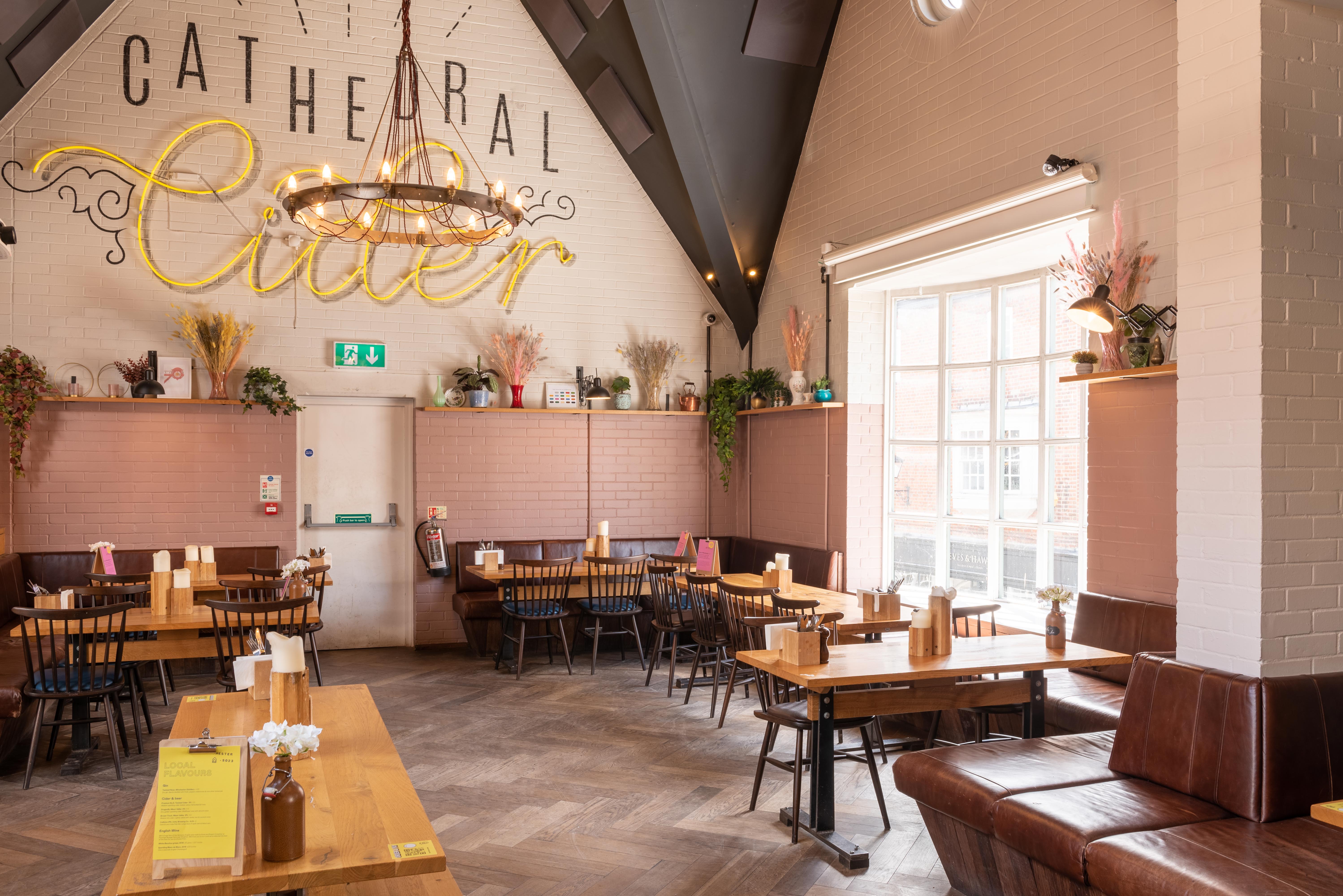 Stylish event space with natural light, perfect for receptions and meetings.