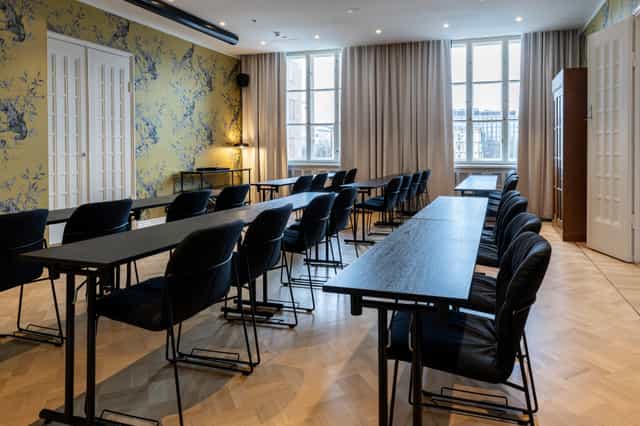 Modern meeting room at Scandic Gran Central, ideal for workshops and presentations.