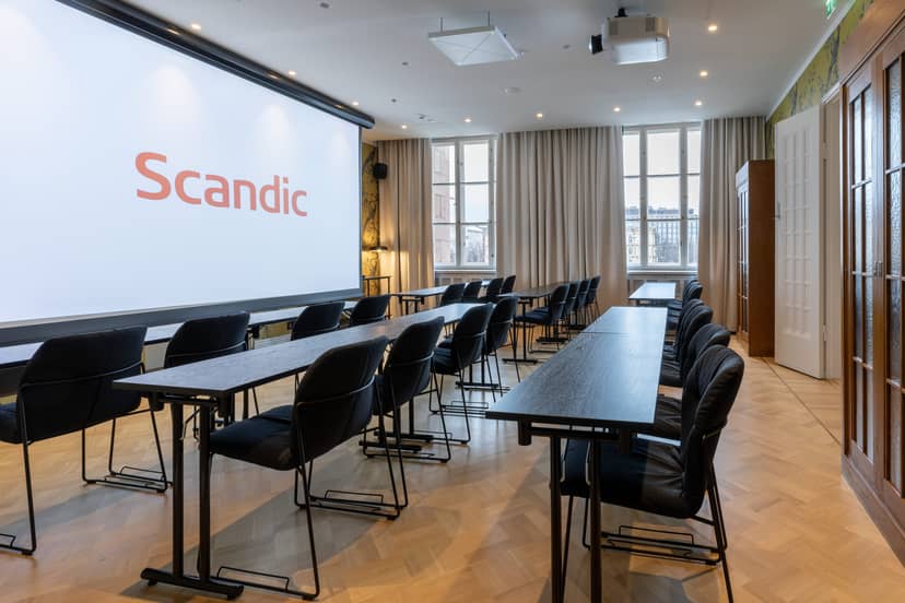 Meeting room at Scandic Gran Central with projection screen for corporate events.