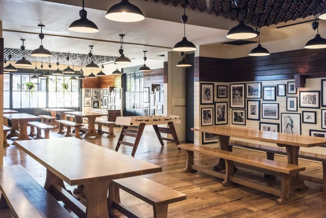 Biergarten Garden Room with wooden tables, ideal for workshops and networking events.