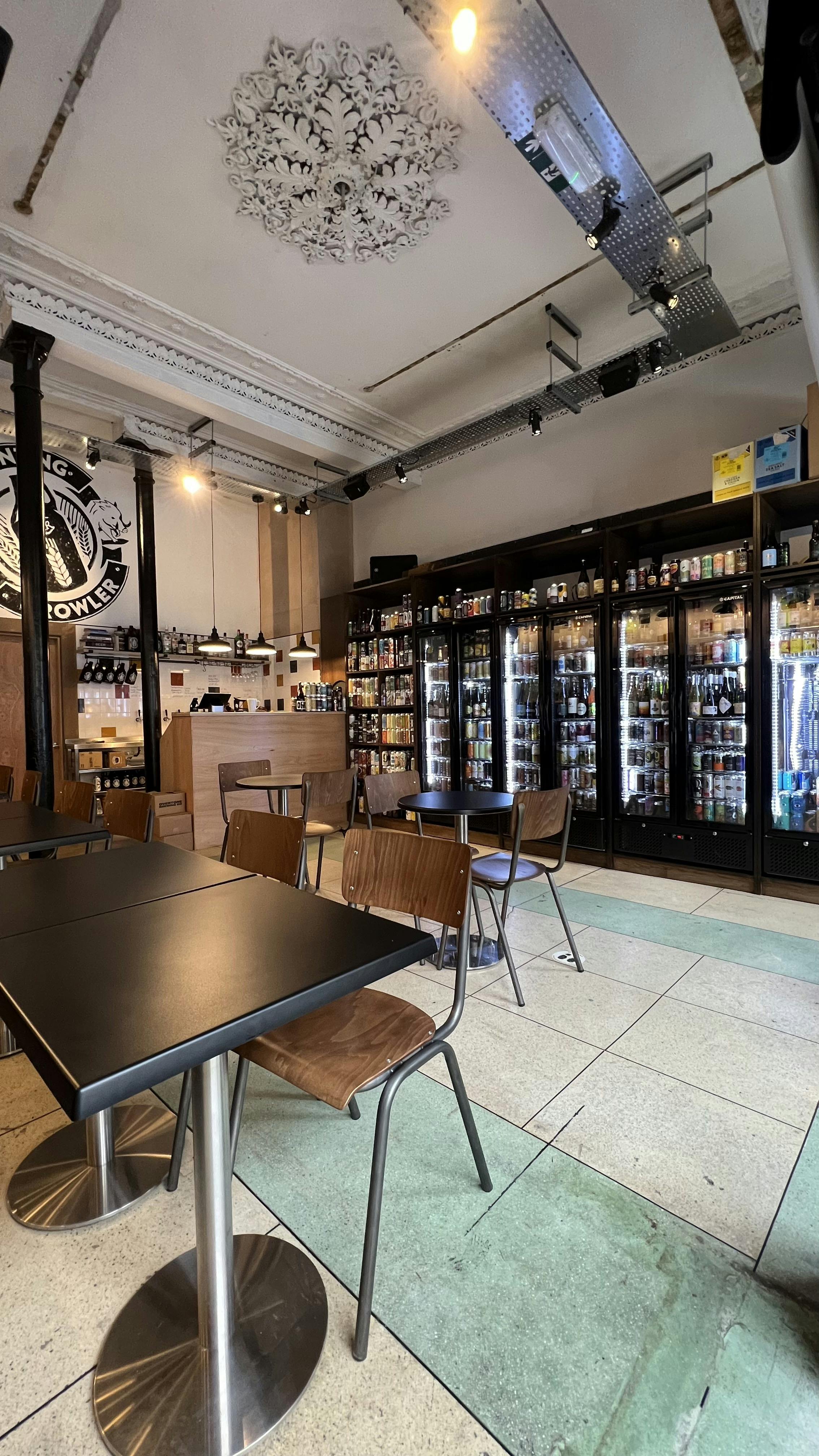 Cozy Grunting Growler venue with sleek bar, ideal for informal meetings and small events.
