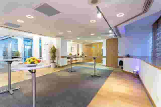 Max Rayne Foyer