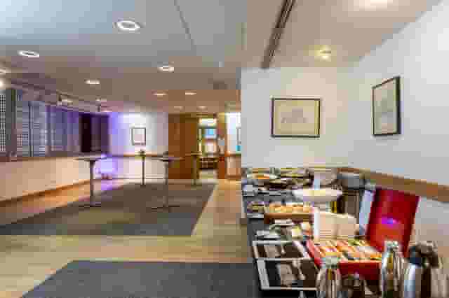 Max Rayne Foyer