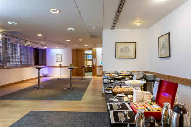 Max Rayne Foyer