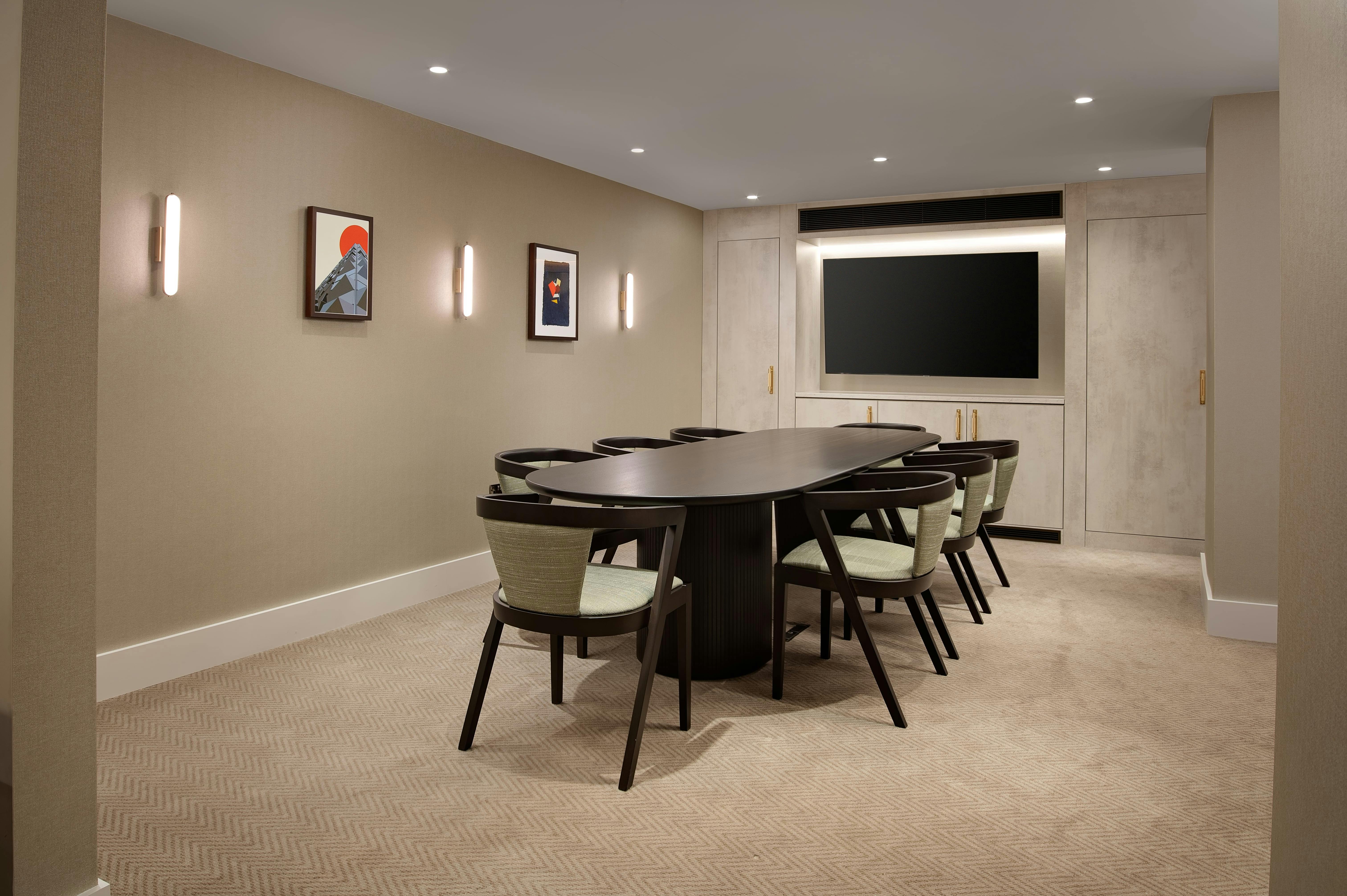 Executive Lounge Meeting Room at Hilton London Metropole, modern design for corporate events.