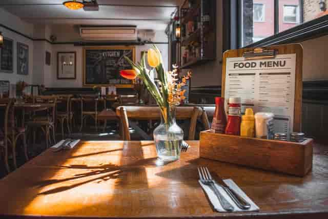 Cozy restaurant area at St Christopher's Inn, perfect for intimate gatherings and networking.