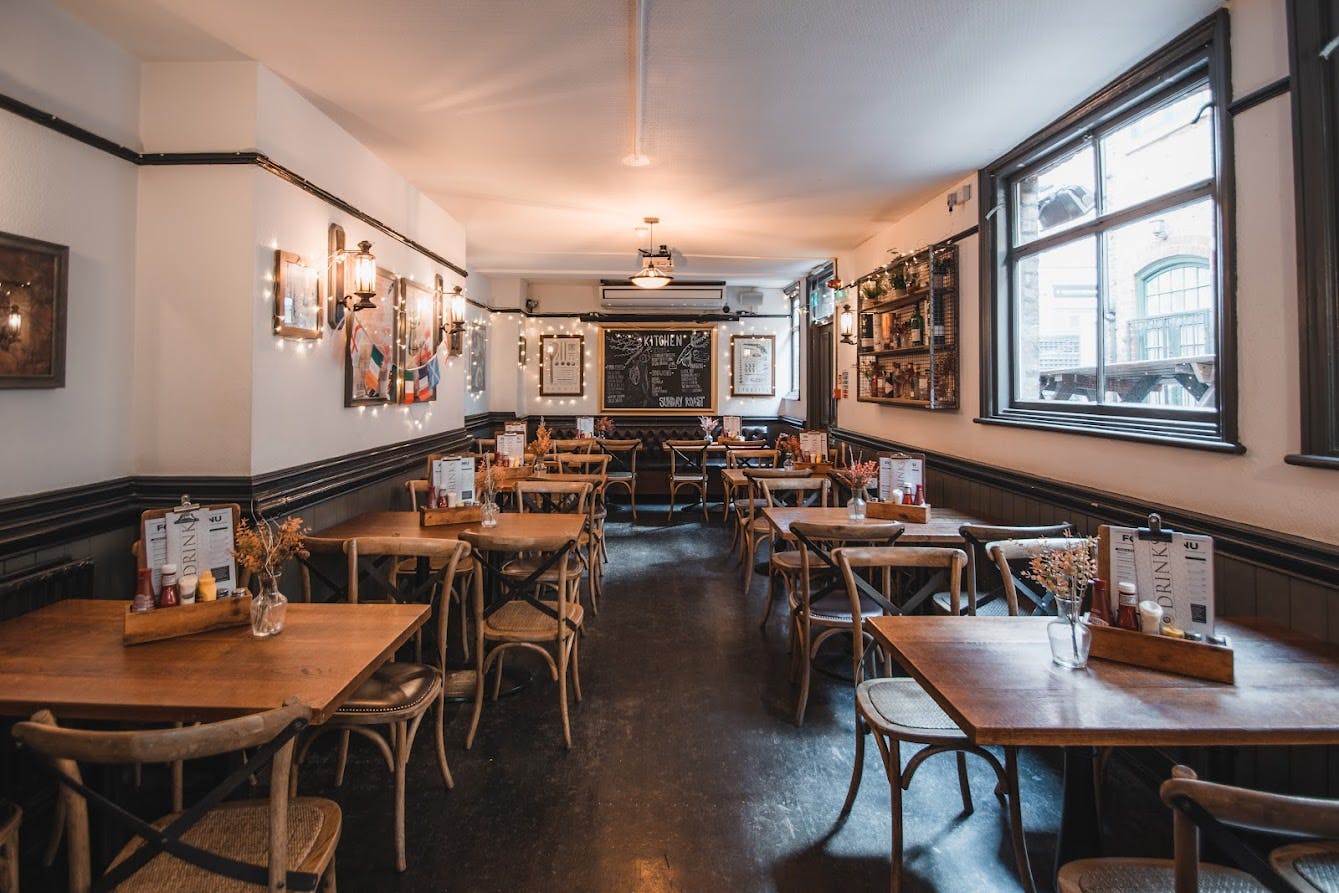 Cozy dining area at St Christopher's Inn, perfect for meetings and events.