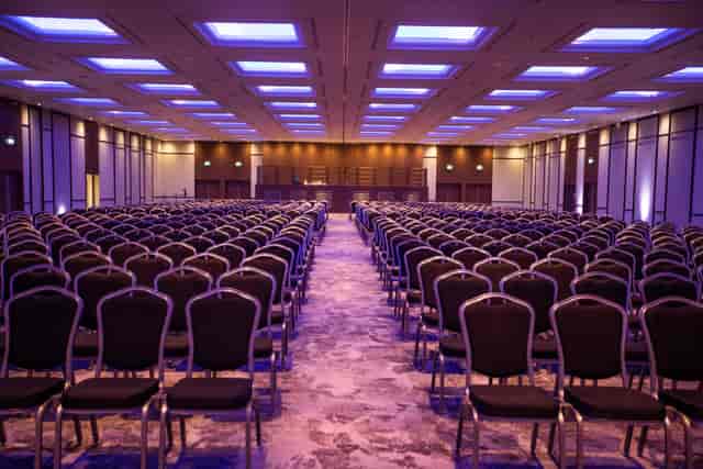 Richmond Suite at Hilton London Metropole, spacious venue for conferences and seminars.