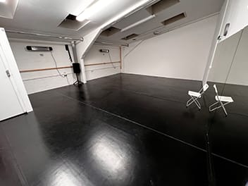 Versatile event space with polished black floor, ideal for workshops and gatherings.